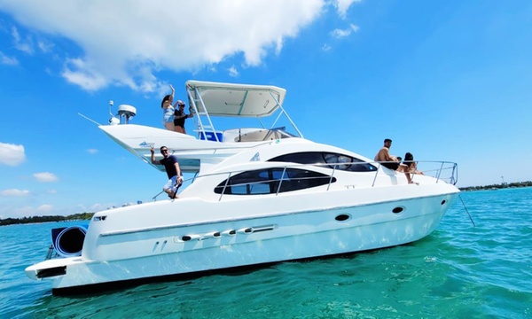 Customized Coastal Retreat: Private Boat Rental Miami Oasis